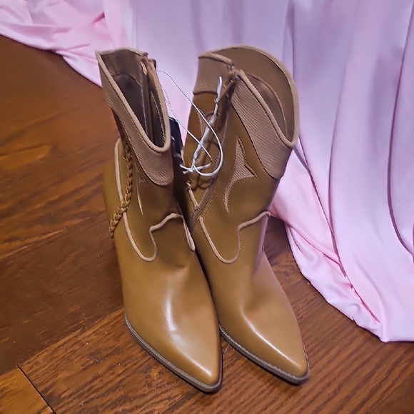 Universal Thread Shoes - Universal Thread Tan Western Ankle Boots